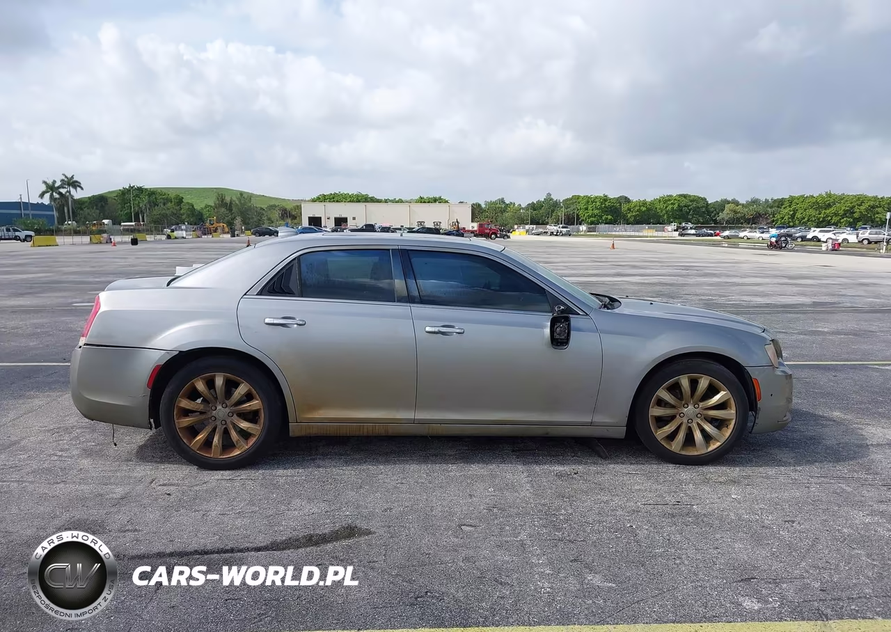 2017 Chrysler 300C VIN:2C3CCAEG6HH590863 - 13