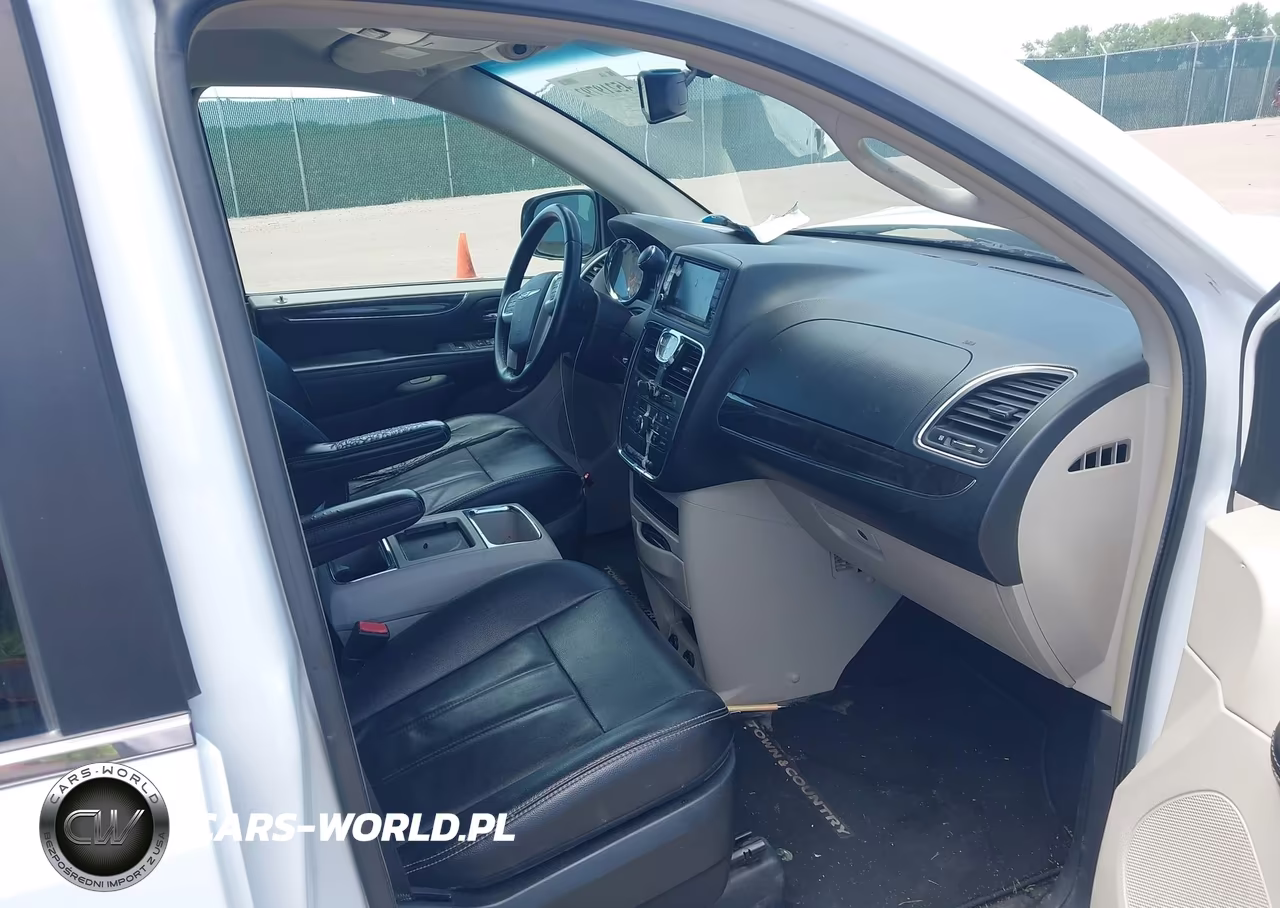 2015 Chrysler Town & Country Touring VIN:2C4RC1BG3FR638109 - 5
