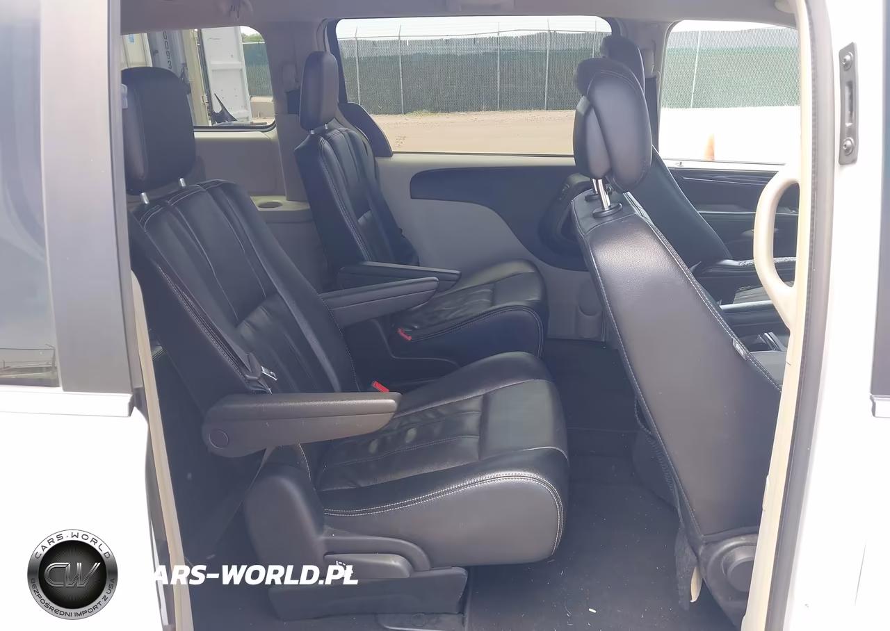 2015 Chrysler Town & Country Touring VIN:2C4RC1BG3FR638109 - 8