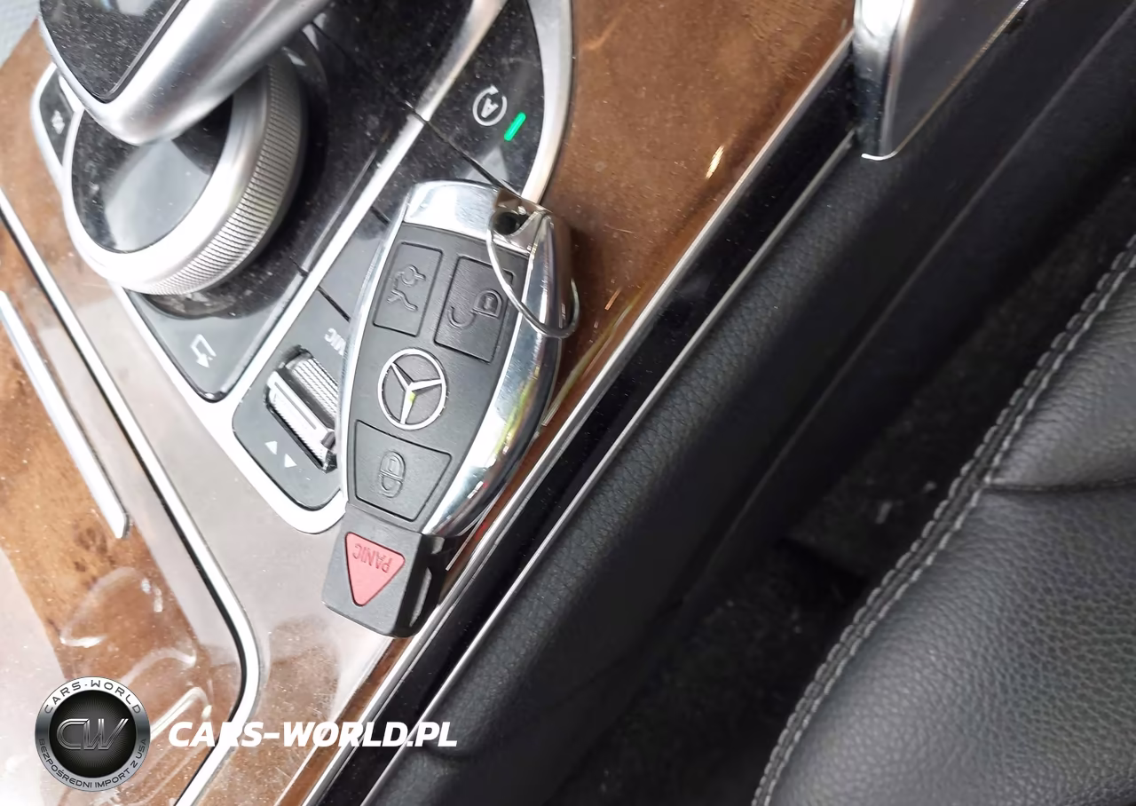 2016 Mercedes-Benz C 300 4Matic VIN:55SWF4KB1GU120446 - 11