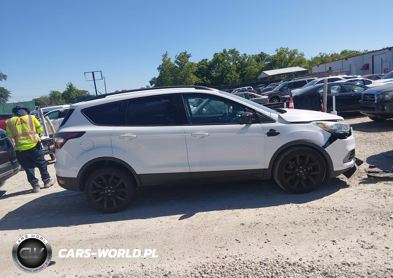 2017 Ford Escape Se VIN:1FMCU9GD9HUB89195 - 12