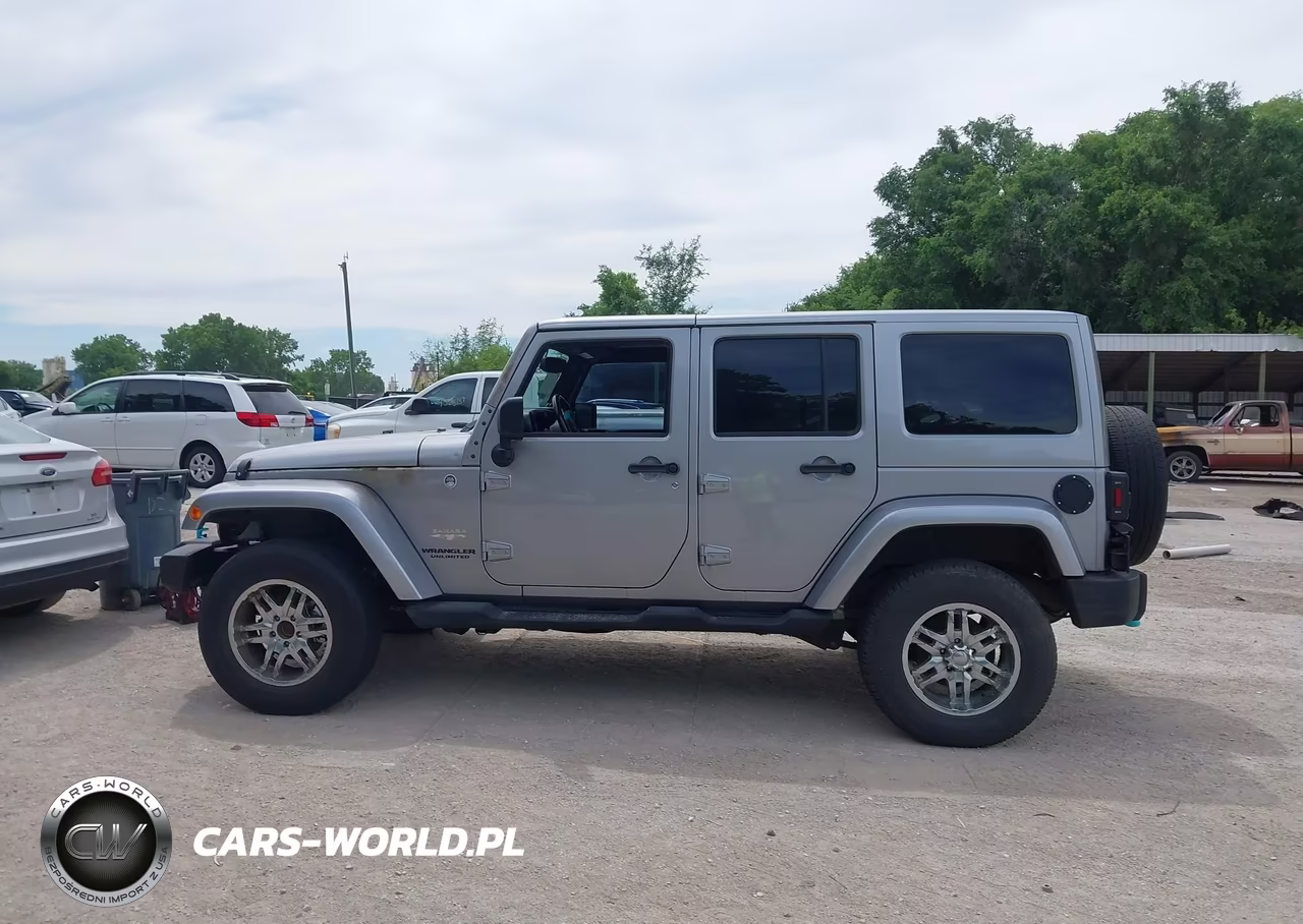 2013 Jeep Wrangler Unlimited Sahara VIN:1C4HJWEG5DL555037 - 13