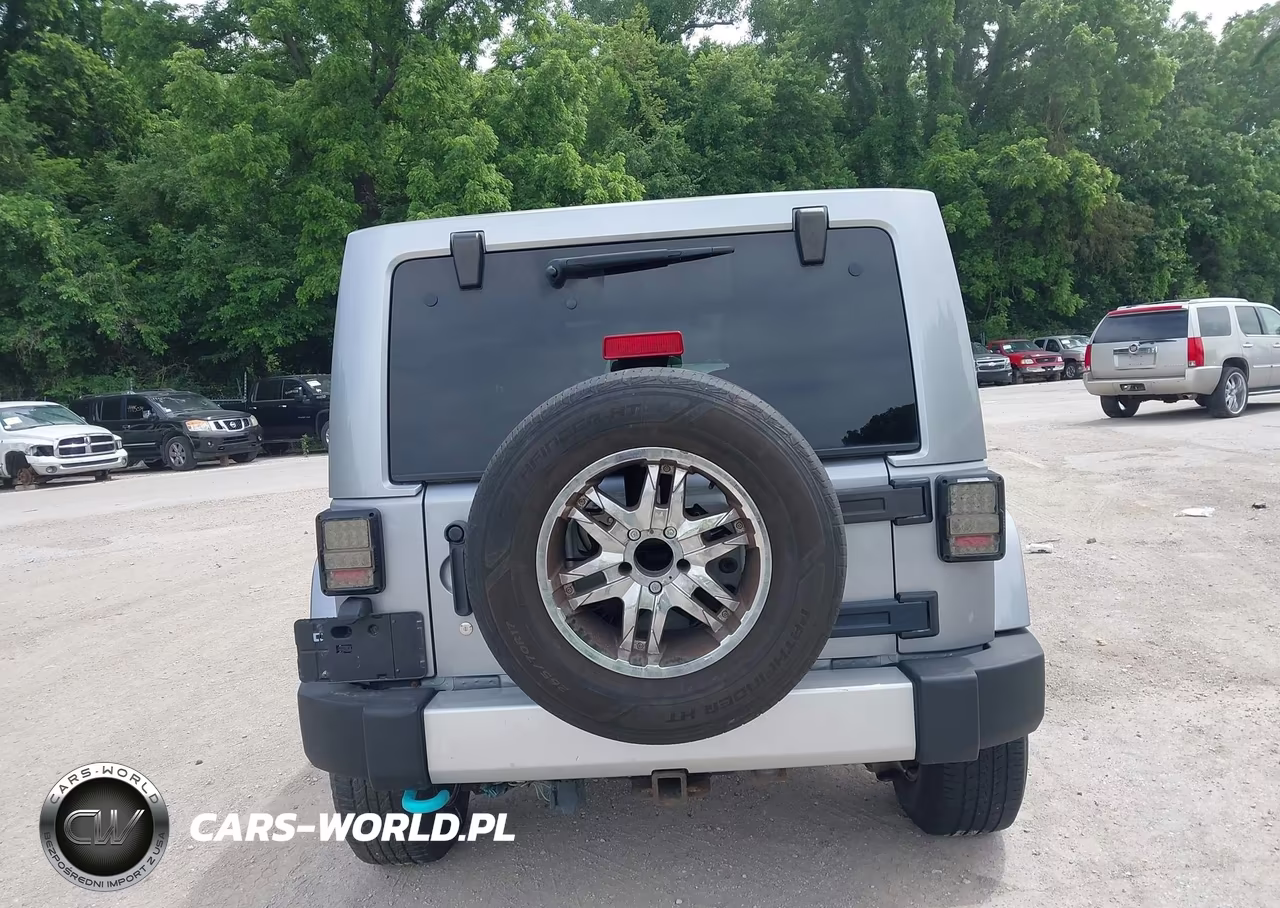 2013 Jeep Wrangler Unlimited Sahara VIN:1C4HJWEG5DL555037 - 15