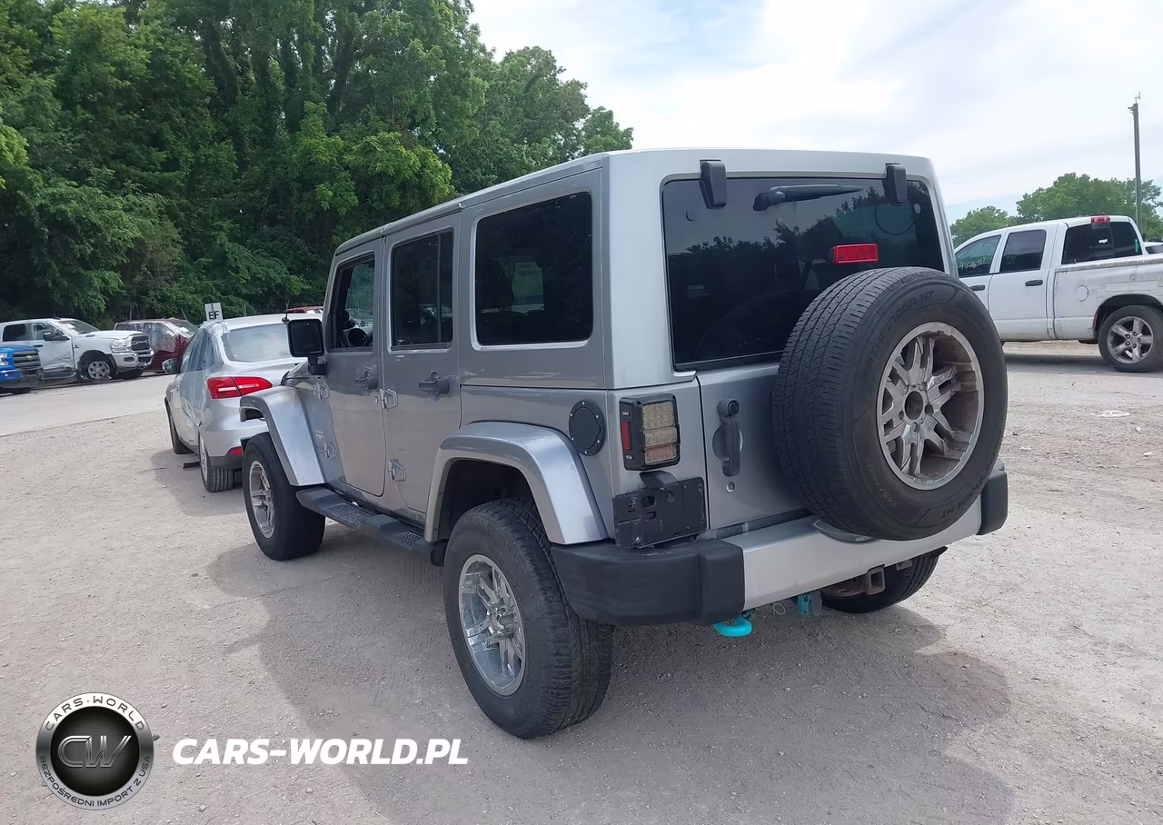 2013 Jeep Wrangler Unlimited Sahara VIN:1C4HJWEG5DL555037 - 3