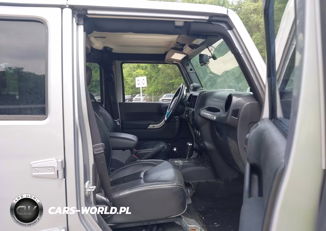 2013 Jeep Wrangler Unlimited Sahara VIN:1C4HJWEG5DL555037 - 5