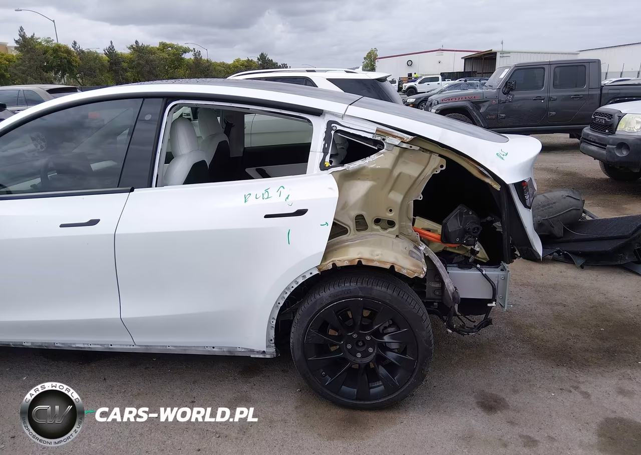 2020 Tesla Model Y Long Range Dual Motor All-Wheel Drive VIN:5YJYGDEE6LF055777 - 6