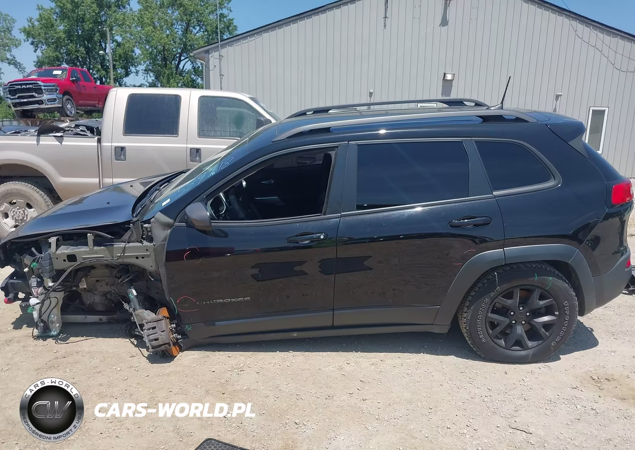 2017 Jeep Cherokee Trailhawk 4X4 VIN:1C4PJMBS2HW589918 - 15