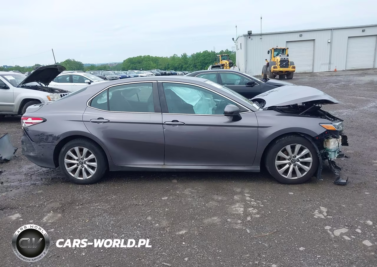 2018 Toyota Camry Le VIN:4T1B11HK3JU548615 - 13