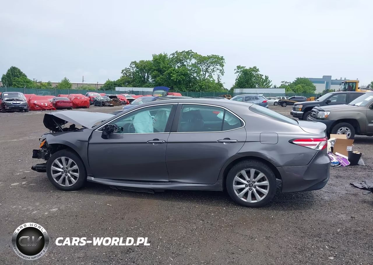 2018 Toyota Camry Le VIN:4T1B11HK3JU548615 - 14