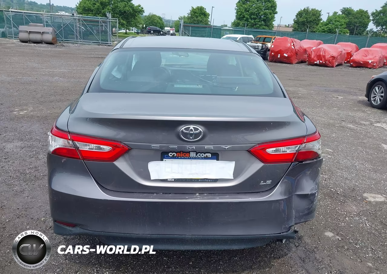 2018 Toyota Camry Le VIN:4T1B11HK3JU548615 - 16