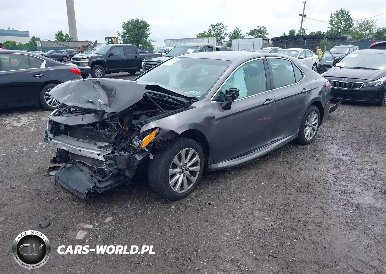 2018 Toyota Camry Le VIN:4T1B11HK3JU548615 - 2
