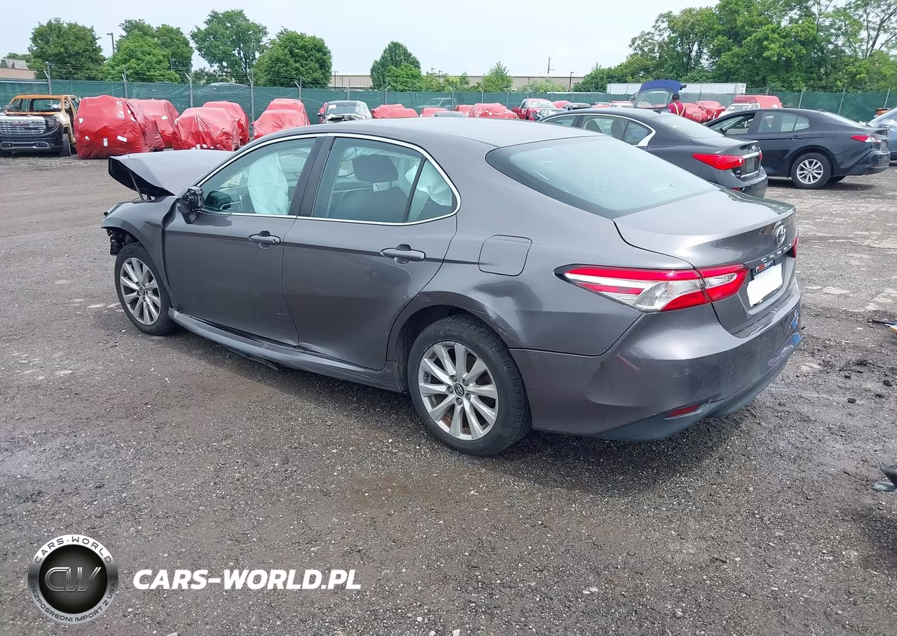 2018 Toyota Camry Le VIN:4T1B11HK3JU548615 - 3