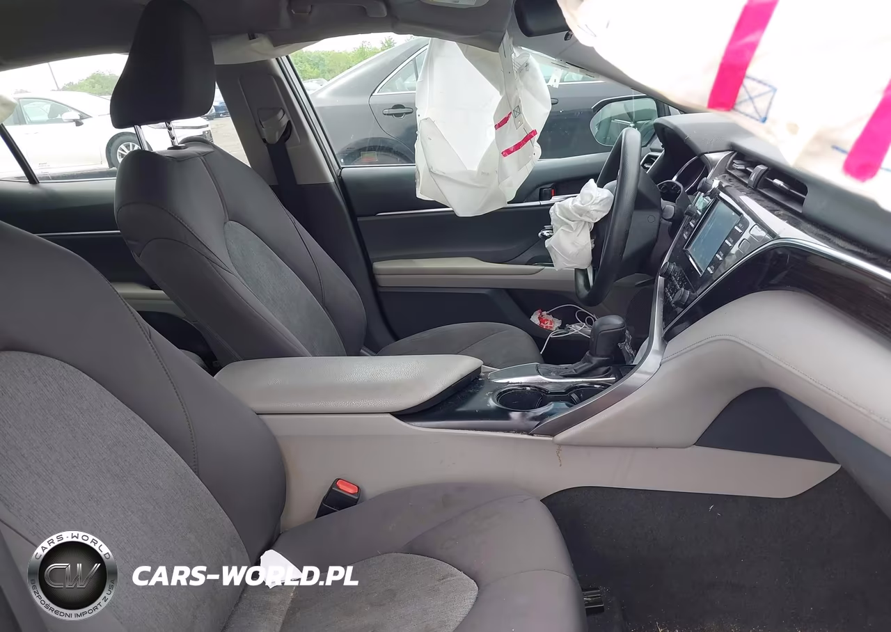 2018 Toyota Camry Le VIN:4T1B11HK3JU548615 - 5