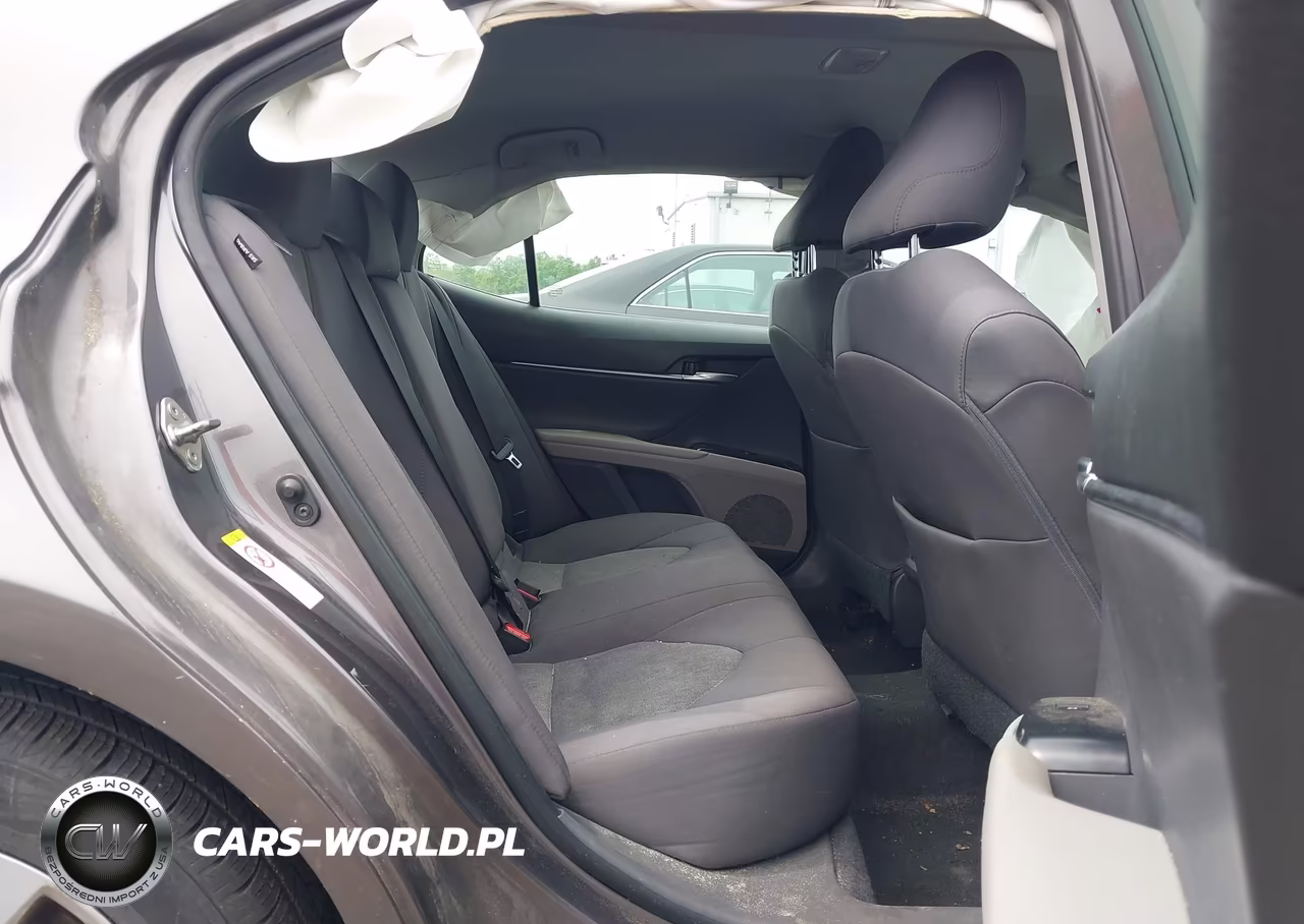 2018 Toyota Camry Le VIN:4T1B11HK3JU548615 - 8