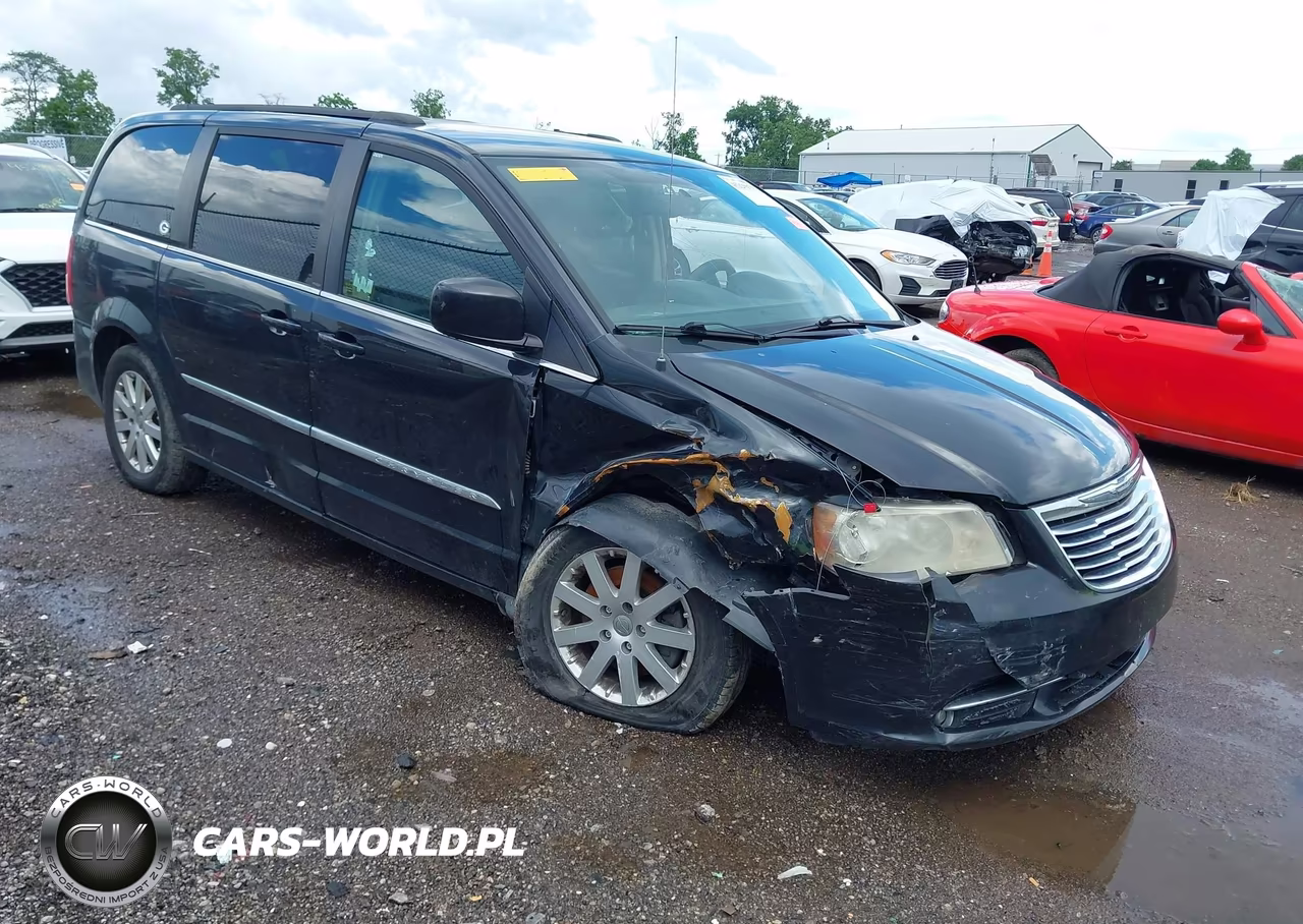 2013 Chrysler Town & Country Touring – zdjęcie 1 z 16