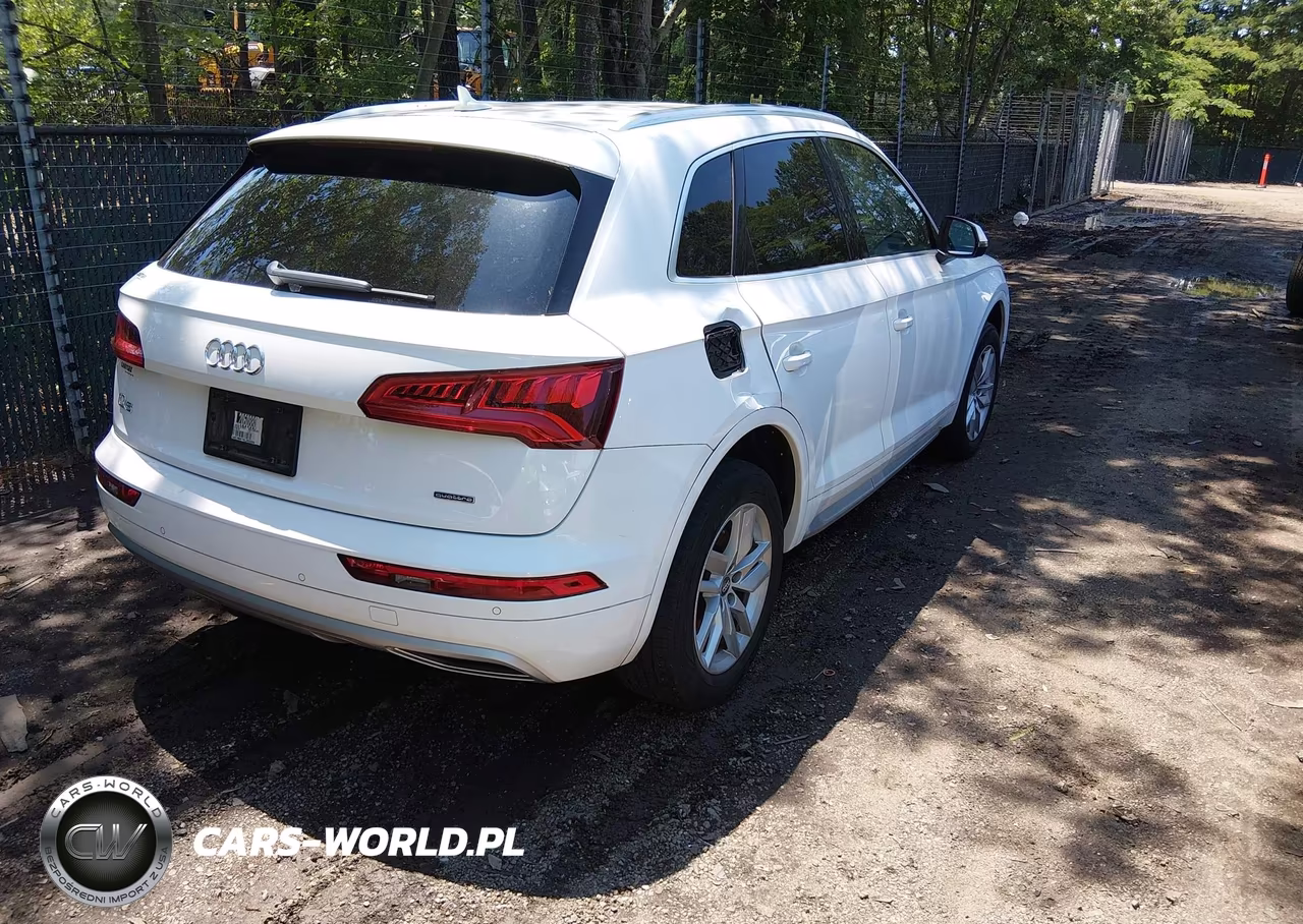 2020 Audi Q5 Premium 45 Tfsi Quattro S Tronic-Titanium Premium 45 Tfsi Quattro S Tronic VIN:WA1ANAFY8L2060880 - 4