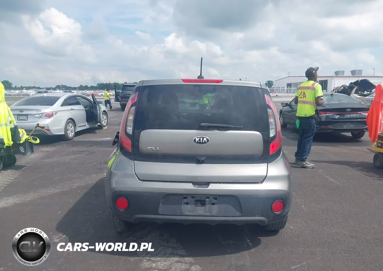 2018 Kia Soul VIN:KNDJN2A28J7567471 - 17