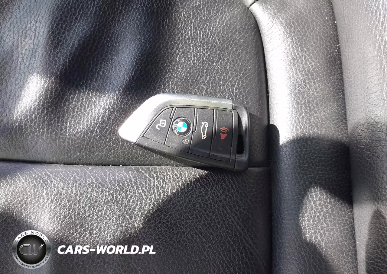 2018 BMW X1 xDrive28I VIN:WBXHT3C33J5K25134 - 11