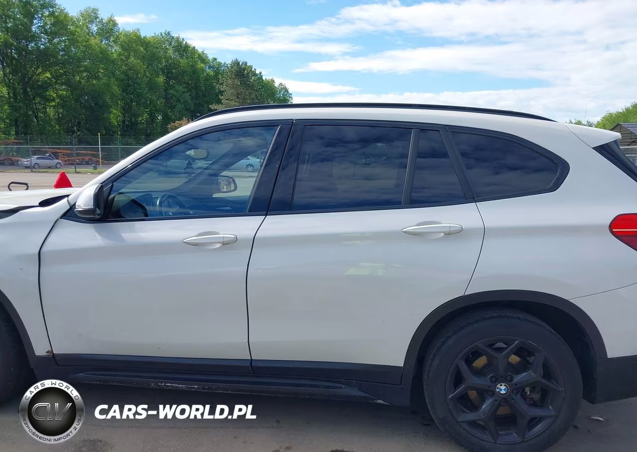 2018 BMW X1 xDrive28I VIN:WBXHT3C33J5K25134 - 14