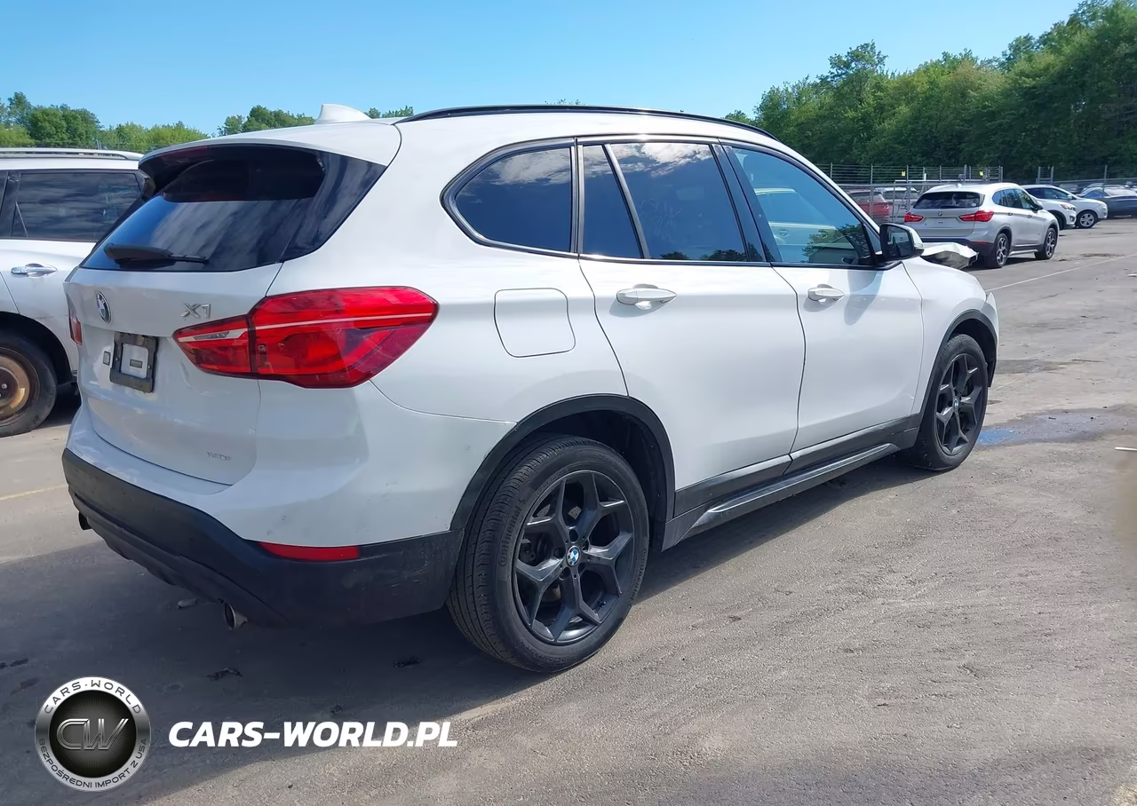 2018 BMW X1 xDrive28I VIN:WBXHT3C33J5K25134 - 4