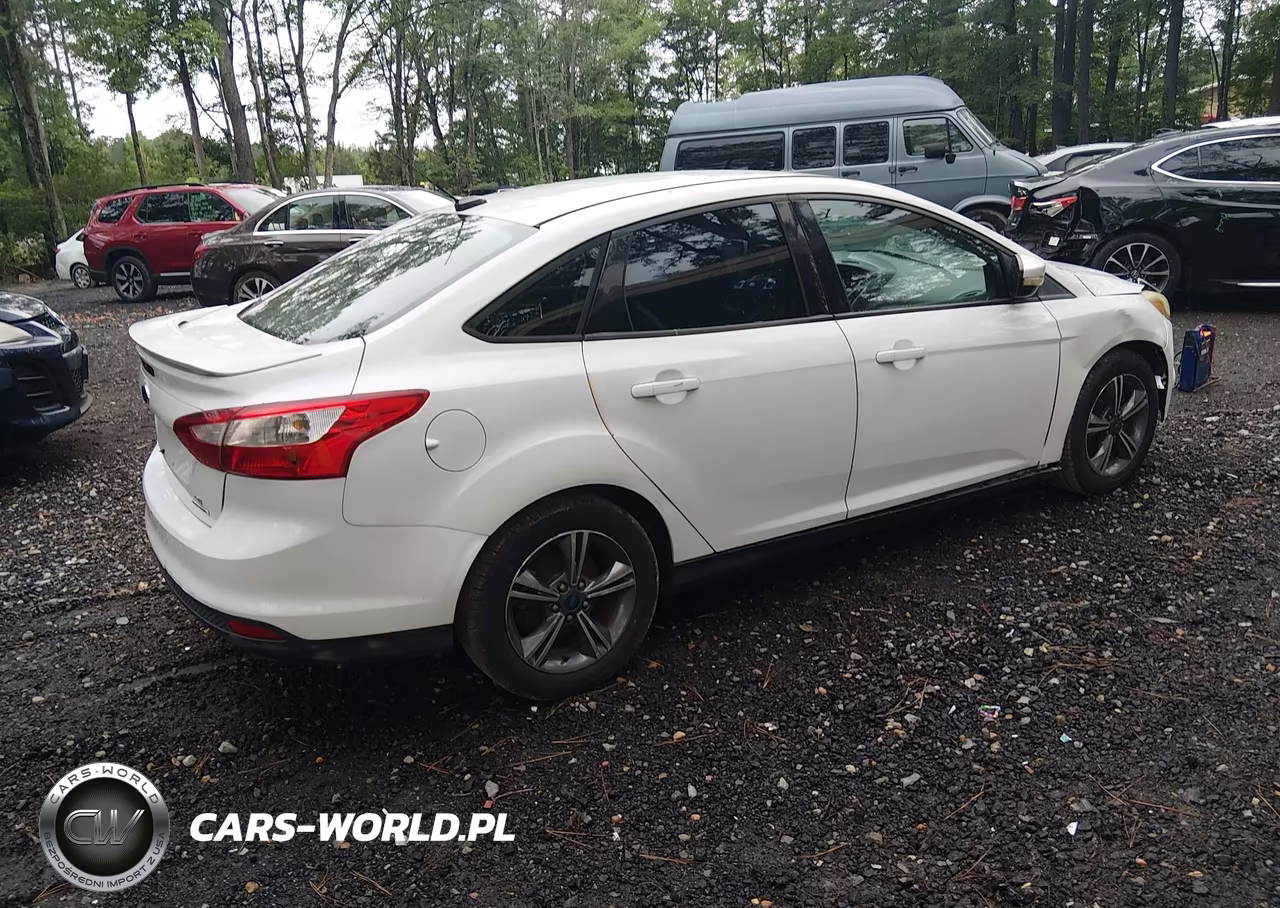 2014 Ford Focus Se VIN:1FADP3F23EL117770 - 4