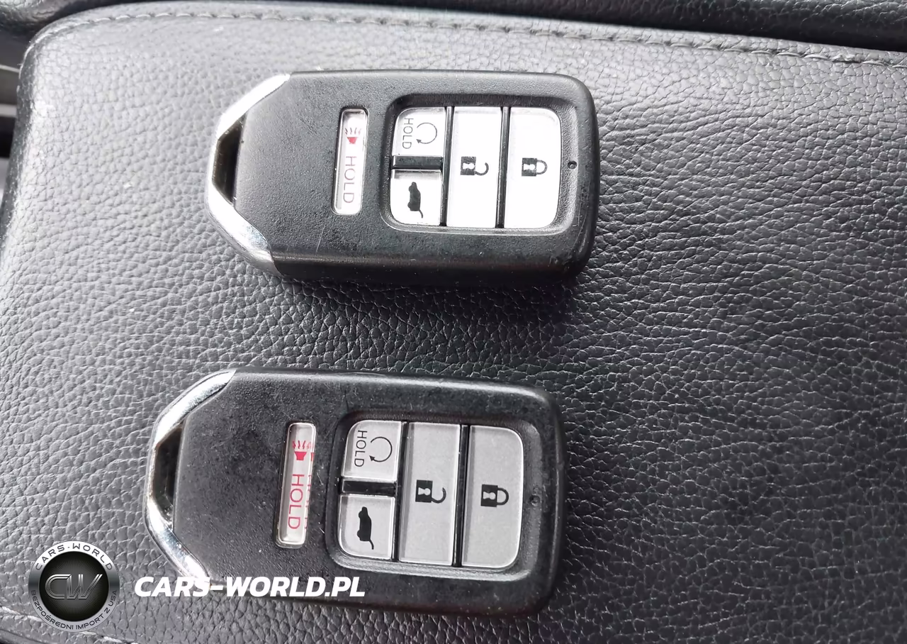 2018 Honda Civic Sport Touring VIN:SHHFK7H91JU425700 - 11