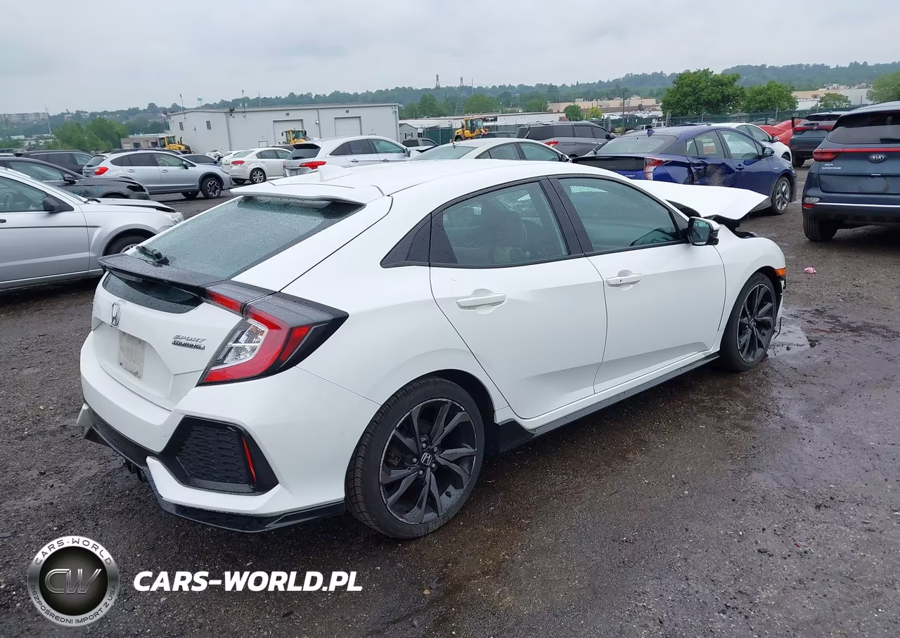 2018 Honda Civic Sport Touring VIN:SHHFK7H91JU425700 - 4