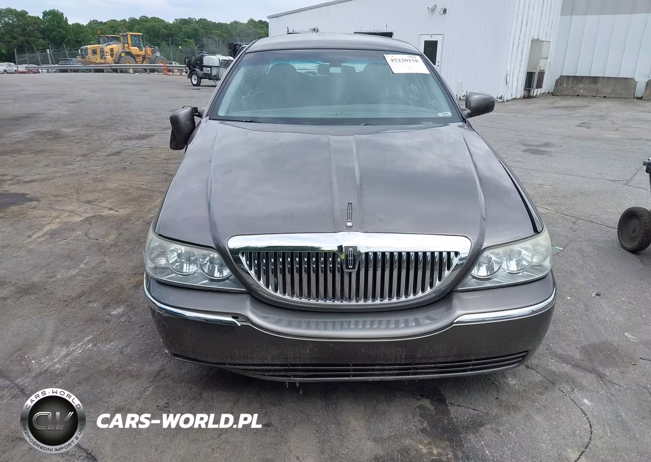 2003 Lincoln Town Car Executive VIN:1LNHM81W63Y623133 - 12