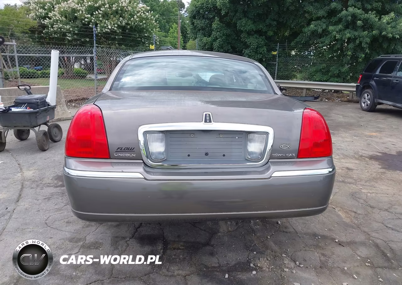 2003 Lincoln Town Car Executive VIN:1LNHM81W63Y623133 - 16