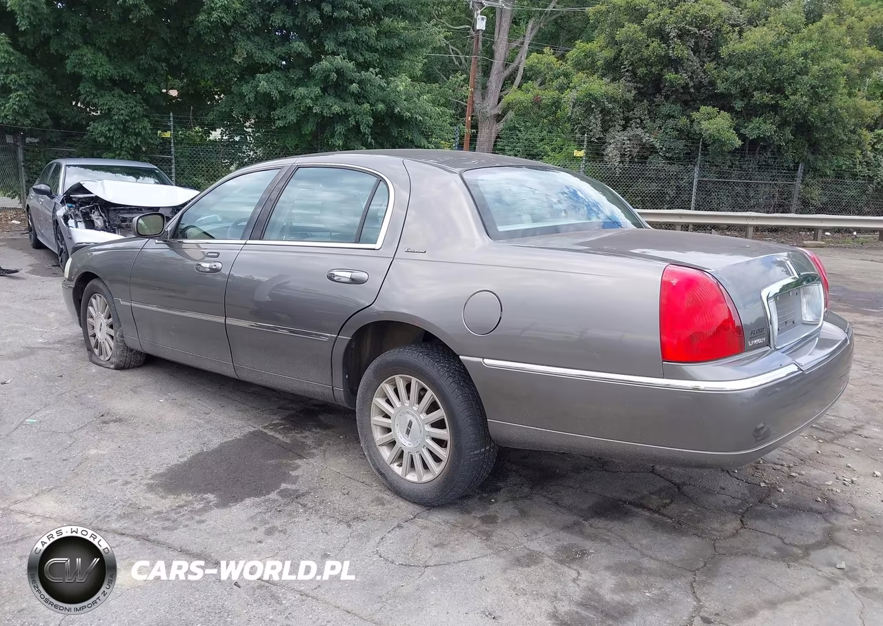 2003 Lincoln Town Car Executive VIN:1LNHM81W63Y623133 - 3