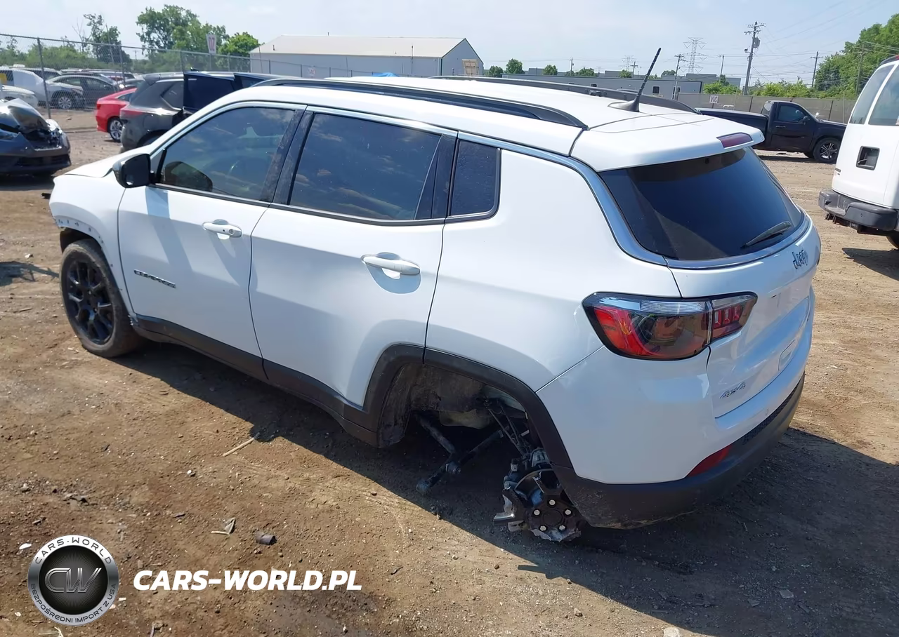 2022 Jeep Compass Latitude Lux 4X4 VIN:3C4NJDFB8NT126054 - 3