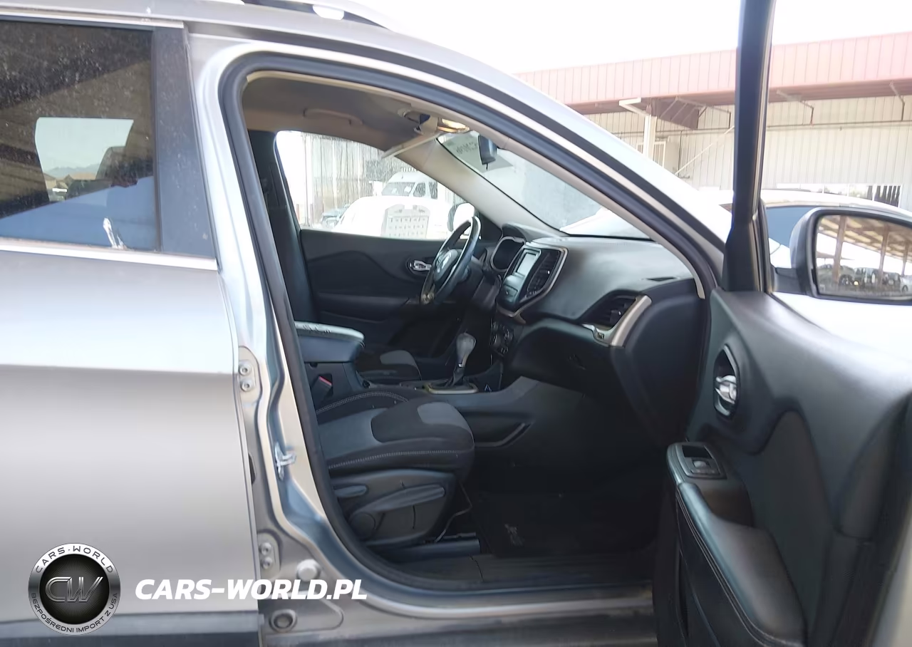 2014 Jeep Cherokee Latitude VIN:1C4PJLCS4EW206596 - 5