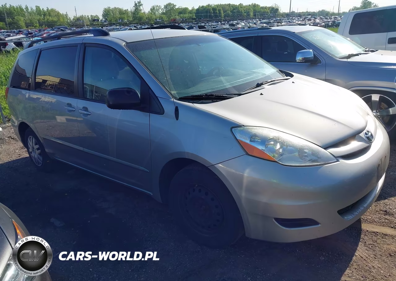 2010 Toyota Sienna Le – zdjęcie 1 z 12