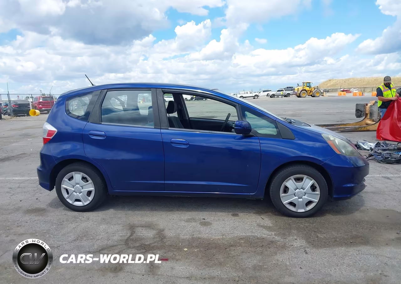 2013 Honda Fit VIN:JHMGE8H32DC047045 - 13