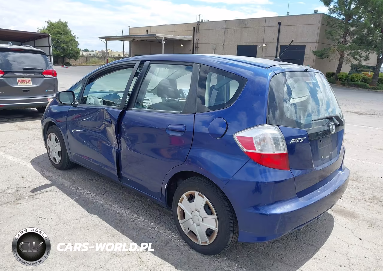 2013 Honda Fit VIN:JHMGE8H32DC047045 - 3