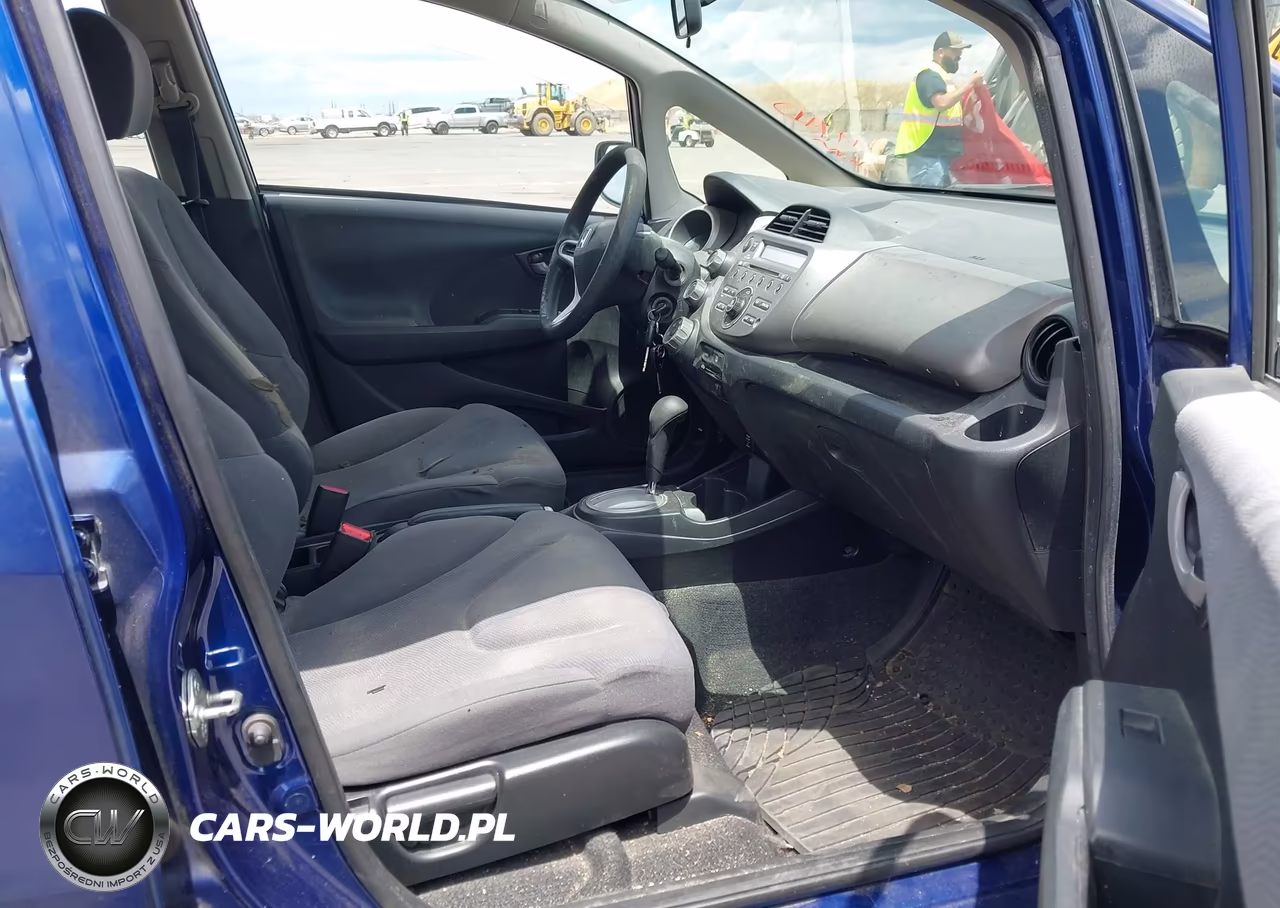 2013 Honda Fit VIN:JHMGE8H32DC047045 - 5