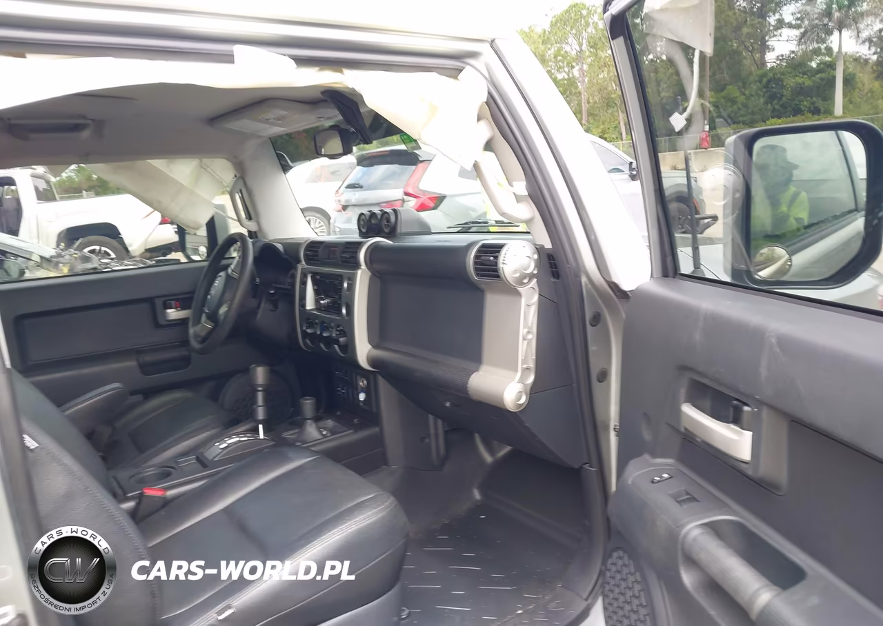 2012 Toyota Fj Cruiser VIN:JTEBU4BF0CK118544 - 5