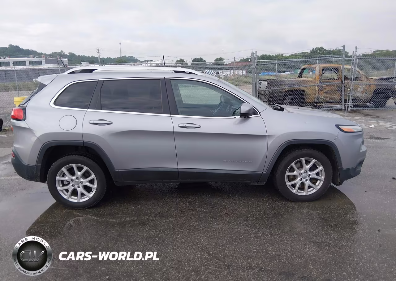 2016 Jeep Cherokee Latitude VIN:1C4PJLCB2GW179627 - 13
