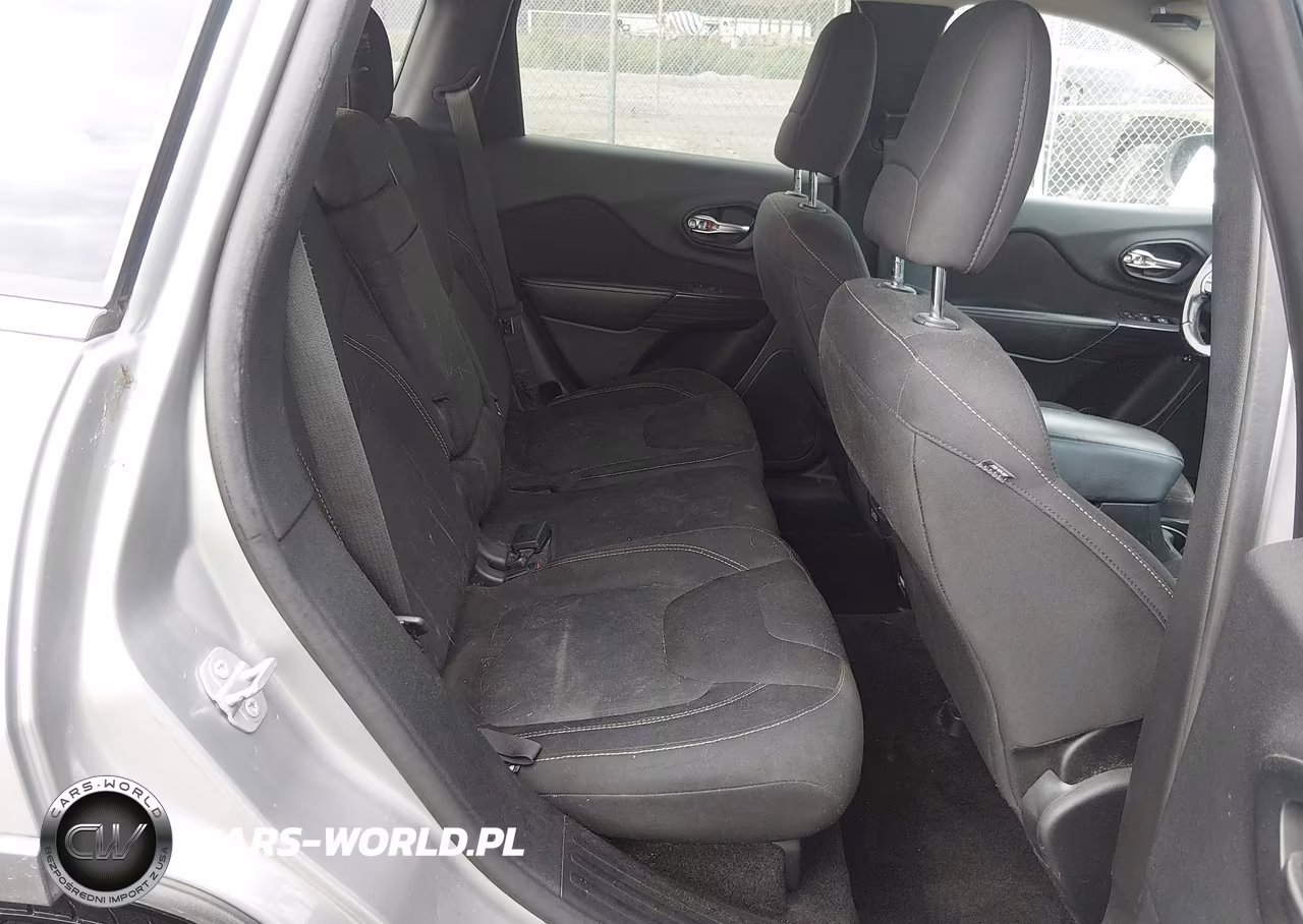 2016 Jeep Cherokee Latitude VIN:1C4PJLCB2GW179627 - 8