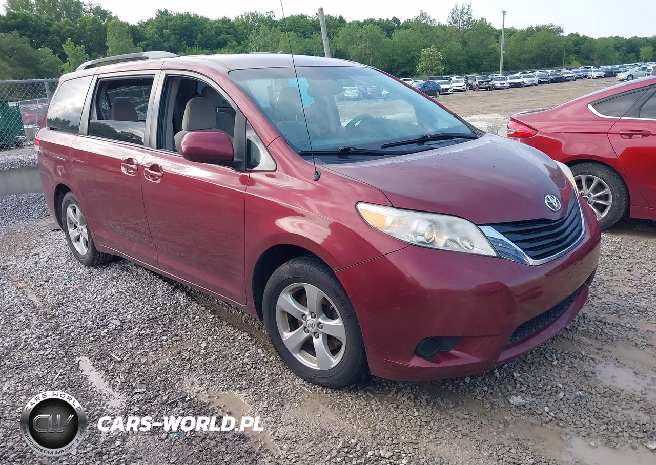 2011 Toyota Sienna Le V6 – zdjęcie 1 z 16