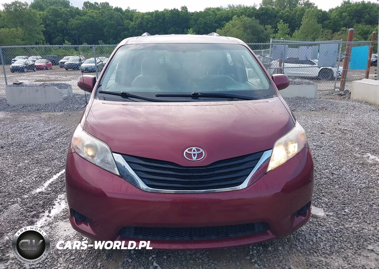 2011 Toyota Sienna Le V6 VIN:5TDKK3DC0BS016269 - 12