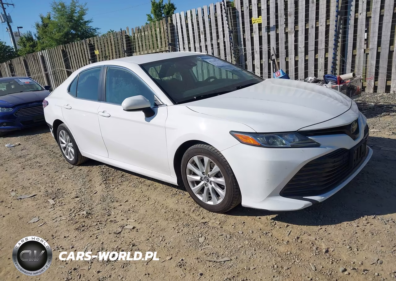 2020 Toyota Camry Le – zdjęcie 1 z 18