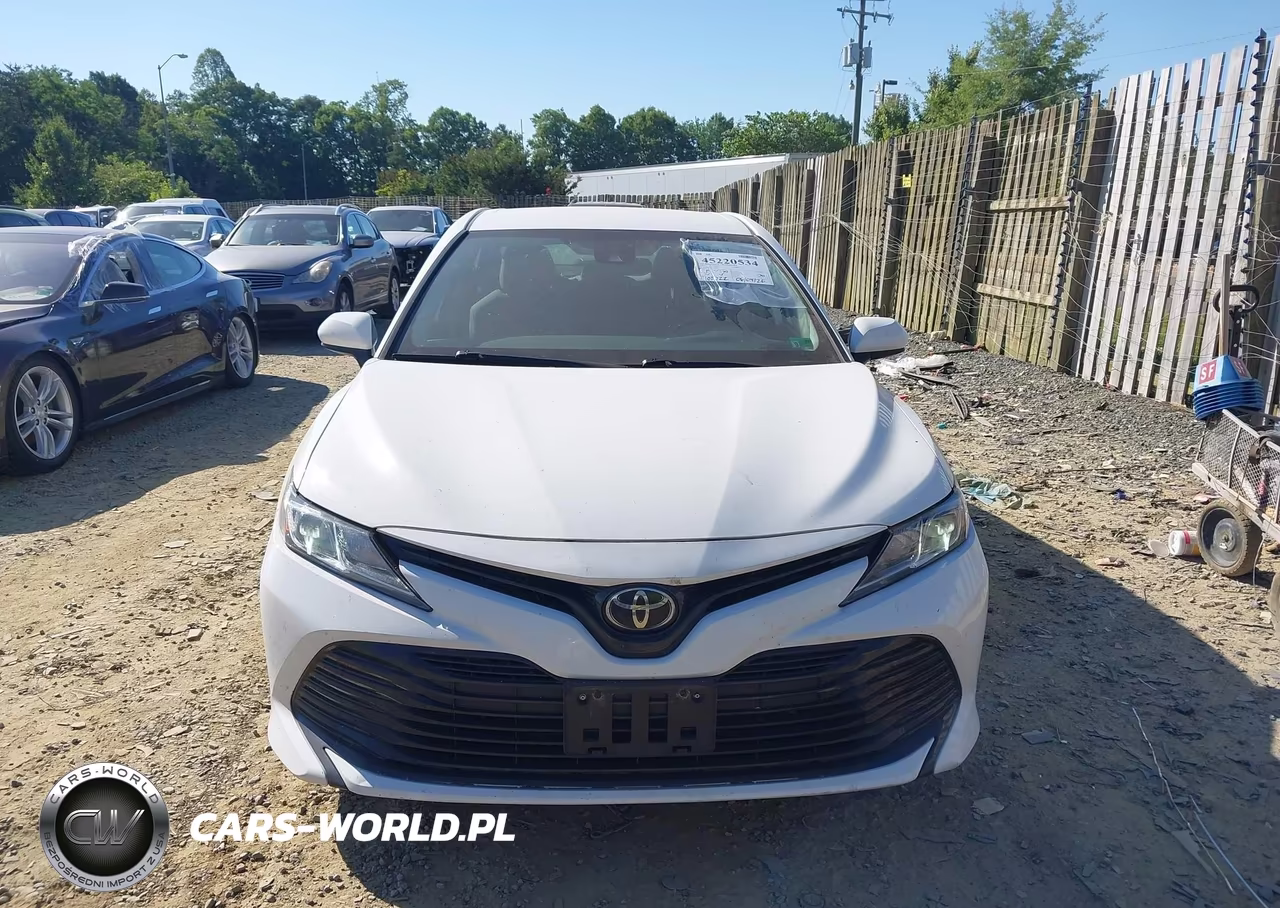 2020 Toyota Camry Le VIN:4T1C11AK9LU901411 - 12