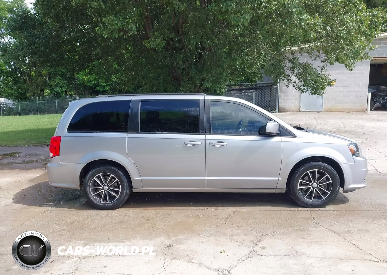 2018 Dodge Grand Caravan Gt VIN:2C4RDGEG9JR281894 - 13