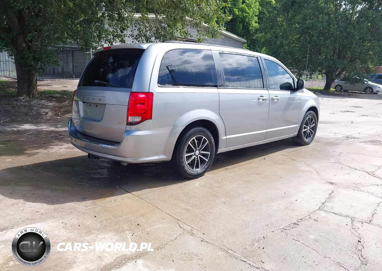 2018 Dodge Grand Caravan Gt VIN:2C4RDGEG9JR281894 - 4