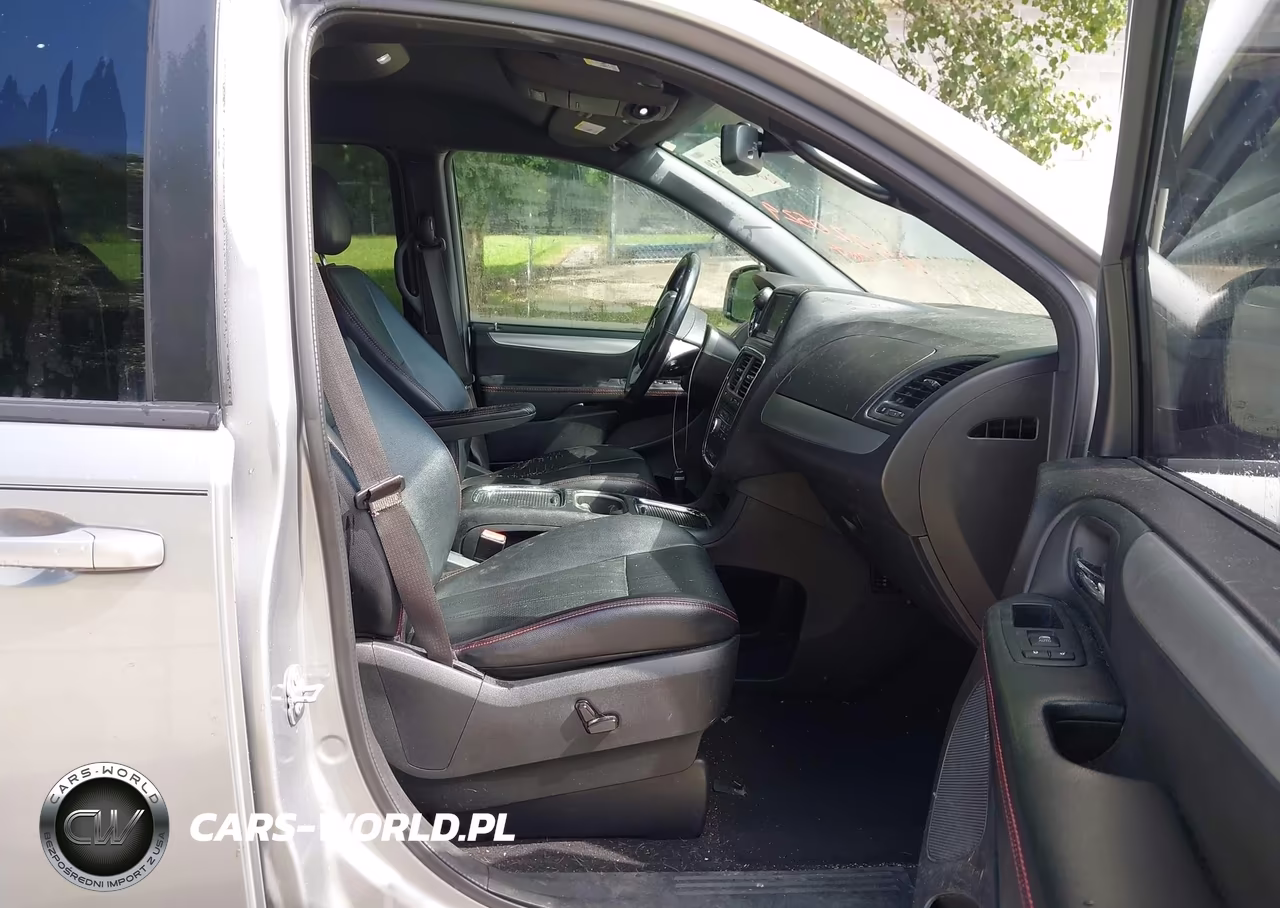 2018 Dodge Grand Caravan Gt VIN:2C4RDGEG9JR281894 - 5