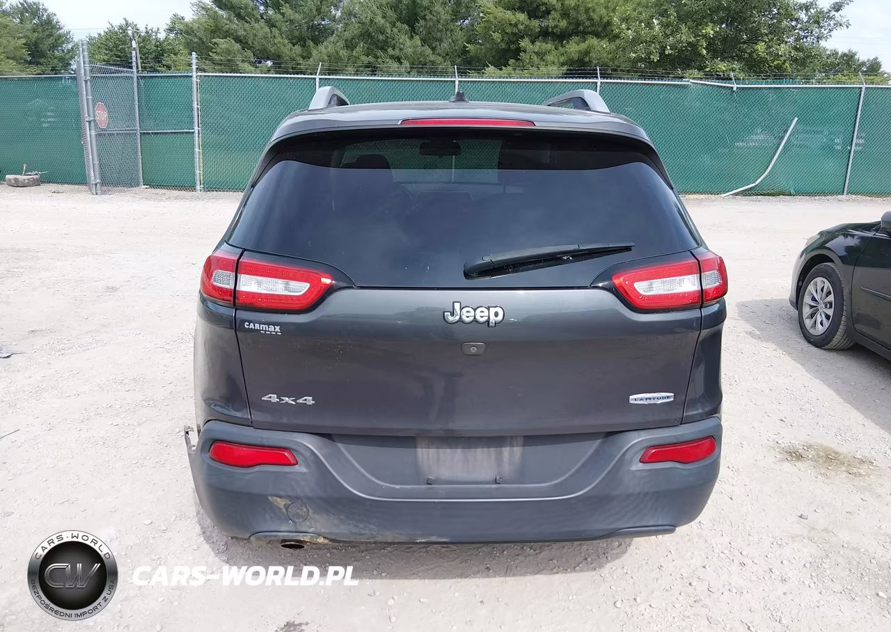 2015 Jeep Cherokee Latitude VIN:1C4PJMCB3FW744231 - 16