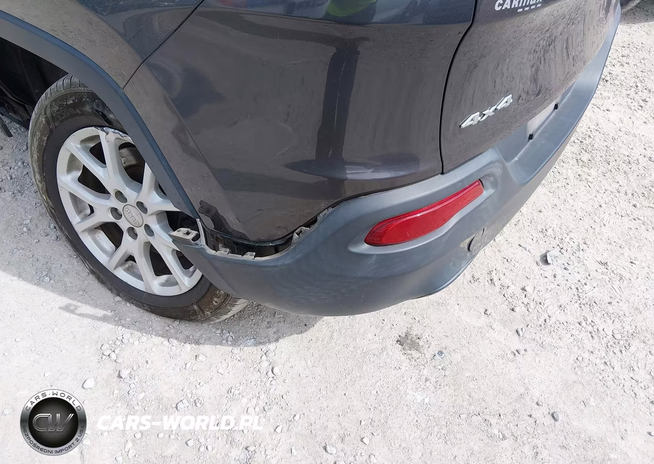 2015 Jeep Cherokee Latitude VIN:1C4PJMCB3FW744231 - 19