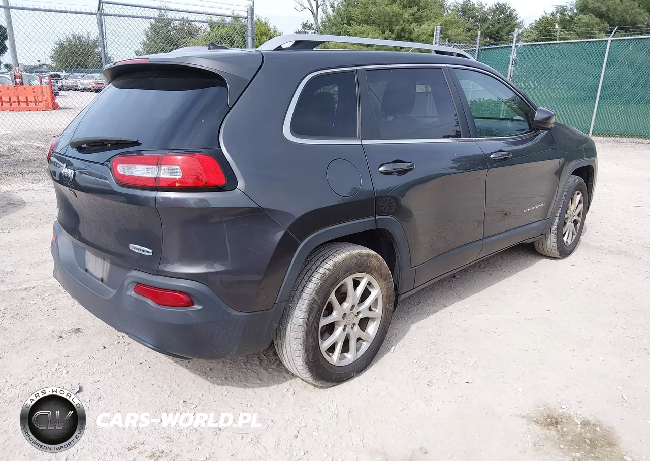 2015 Jeep Cherokee Latitude VIN:1C4PJMCB3FW744231 - 4
