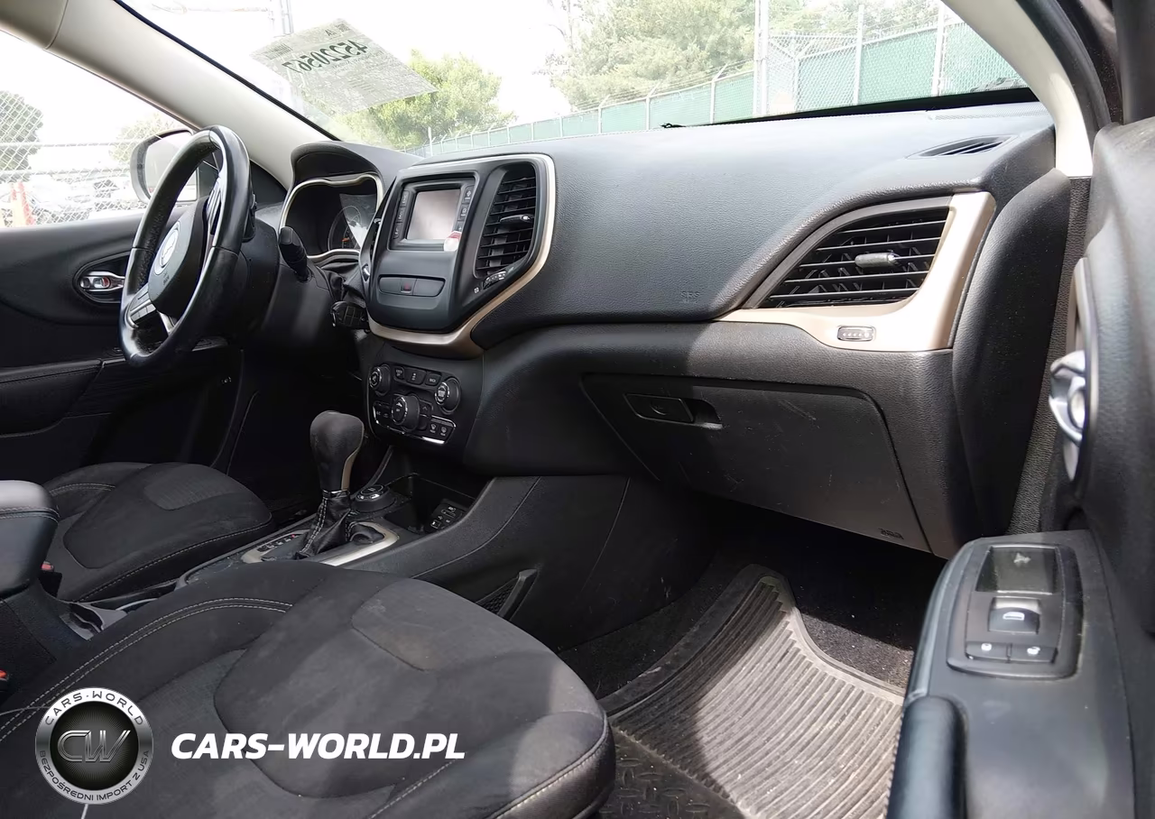 2015 Jeep Cherokee Latitude VIN:1C4PJMCB3FW744231 - 5